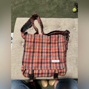 Jonathan Richard Ireland Wicklow WOOL Laine Messenger Bag purse